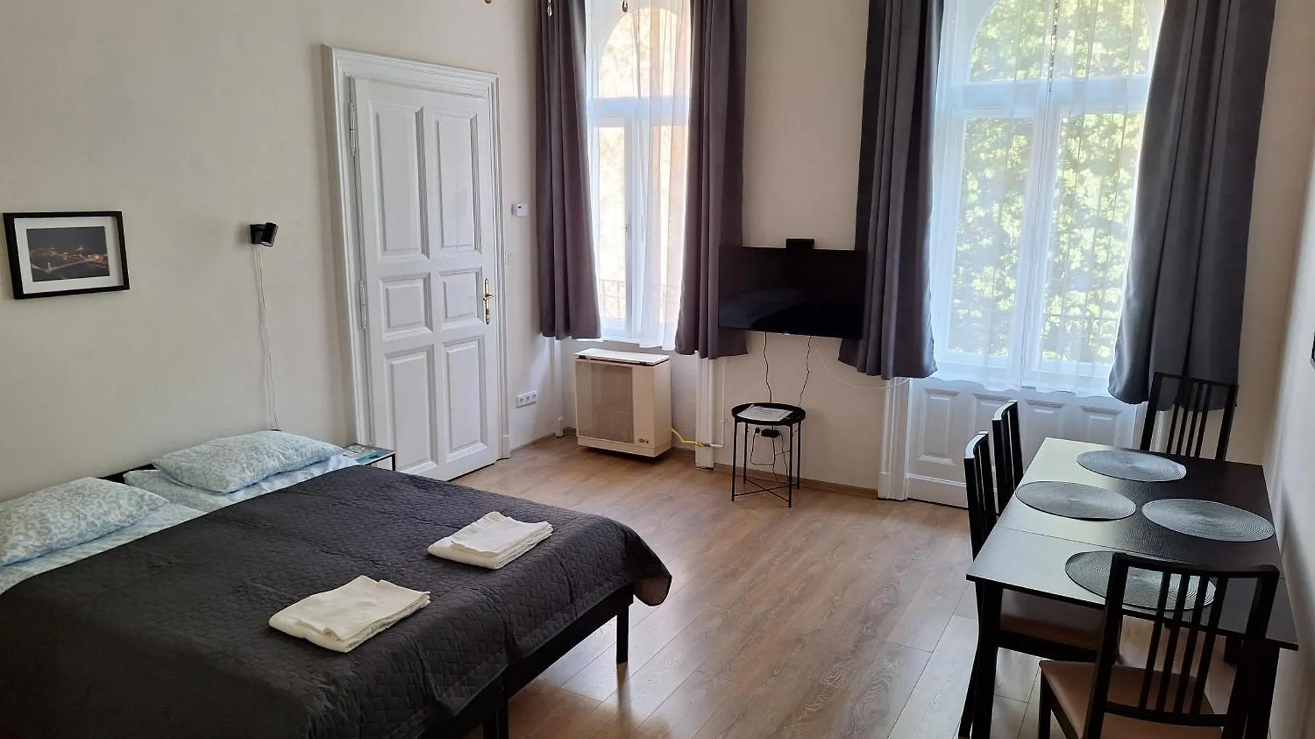 Lofty Apartment With Free Garage Near The Gozsdu Courtyard Budapest