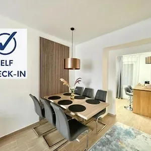 R52-4 #freeparking Apartamento